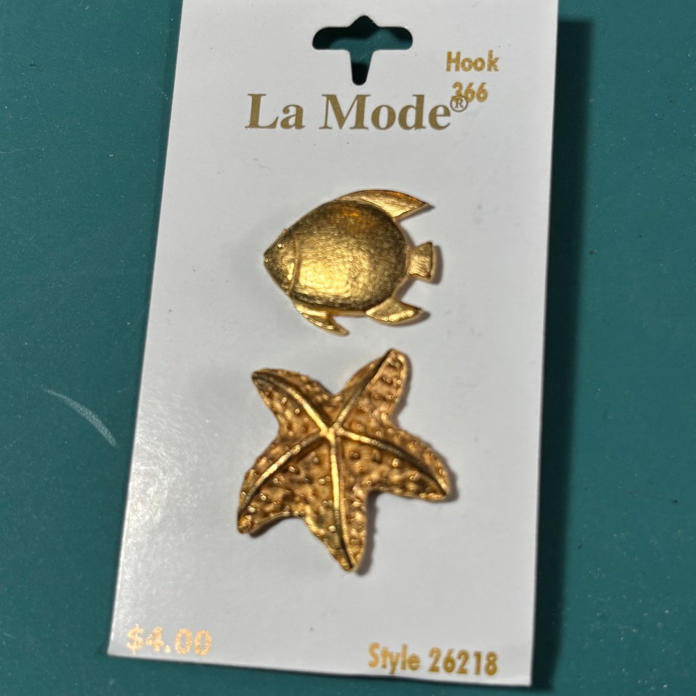 La Mode Nautical Fish Starfish Buttons Gold Tropical Sea Life 2pc